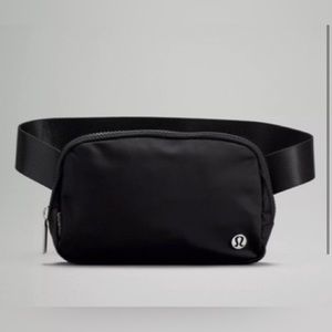 NWT Lululemon Everywhere Belt Bag - sold out! 🔥